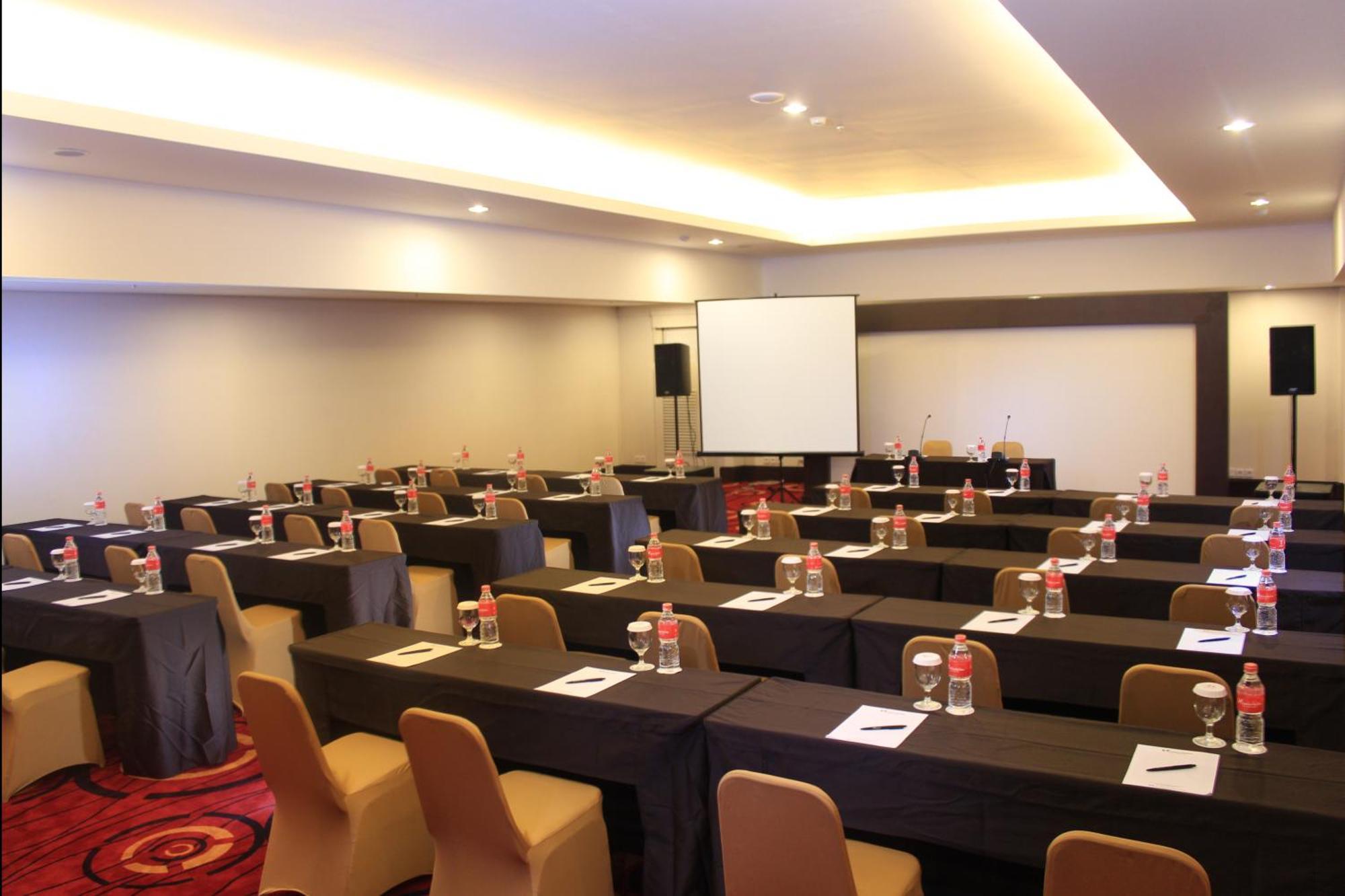 Swiss-Belinn Balikpapan Экстерьер фото